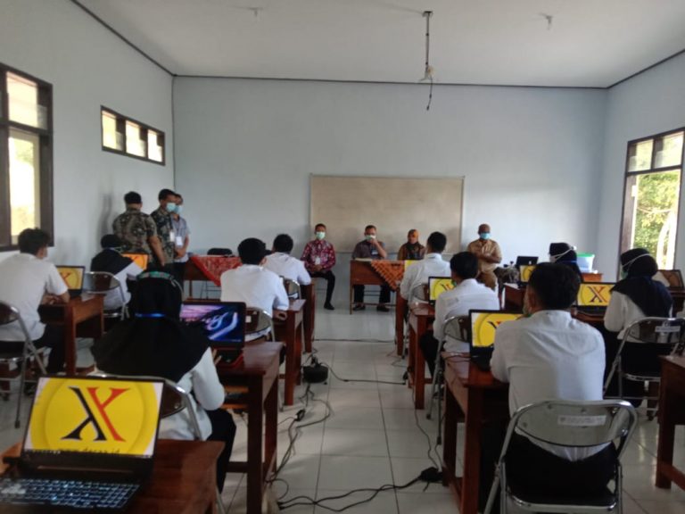 PEMDES KLEPU Berkolaborasi dengan DECAA untuk Melakukan Peningkatan Kapasitas Kepala Desa Dengan Pelatihan Aplikasi Desa