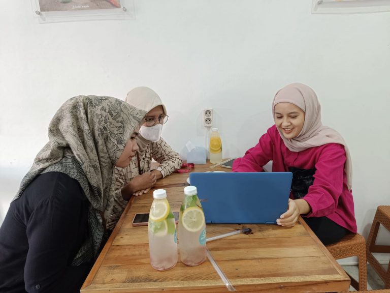 BISNIS SEMAKIN BESAR, BAHTERA DECORATION MEMPERCAYAKAN PEMBUATAN APLIKASI KEPADA DECAA