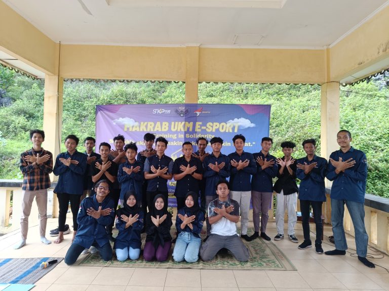 CEO PT Decaaindo Surya Persada Menjadi Pembicara Kegiatan UKM E-Sport STKIP PGRI Pacitan