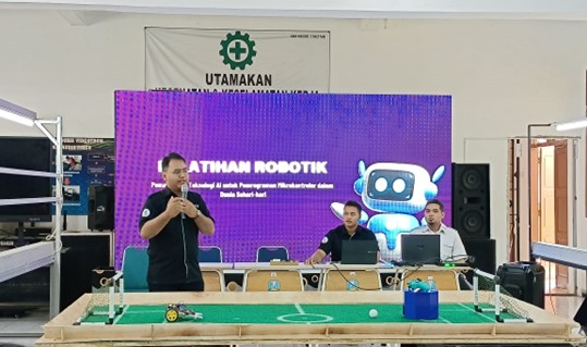 PELATIHAN ROBOTIK  PEMANFAATAN TEKNOLOGI AI UNTUK PEMROGRAMAN MIKROKONTROLER DALAM DUNIA SEHARI HARI