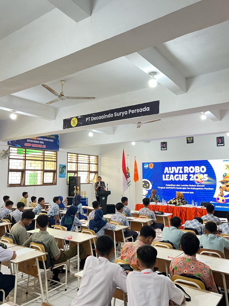 Decaa Training Centre bersama Decaa Robotic berkolaborasi dengan SMKN 3 Pacitan sukses menyelenggarakan kegiatan bertajuk “Auvi Robo League 2025”