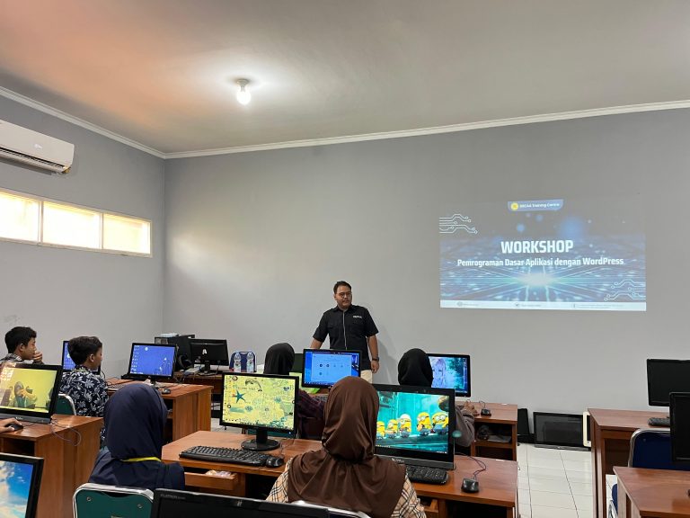 Decaa.id Berkolaborasi dengan SMPN 1 Pacitan untuk Cetak Web Developer Muda melalui Workshop Pemrograman Dasar Aplikasi menggunakan WordPress
